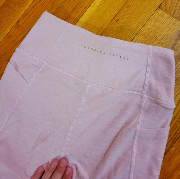NWOT Victoria's Secret Essential Pocket Leggings - Picture 9 of 9